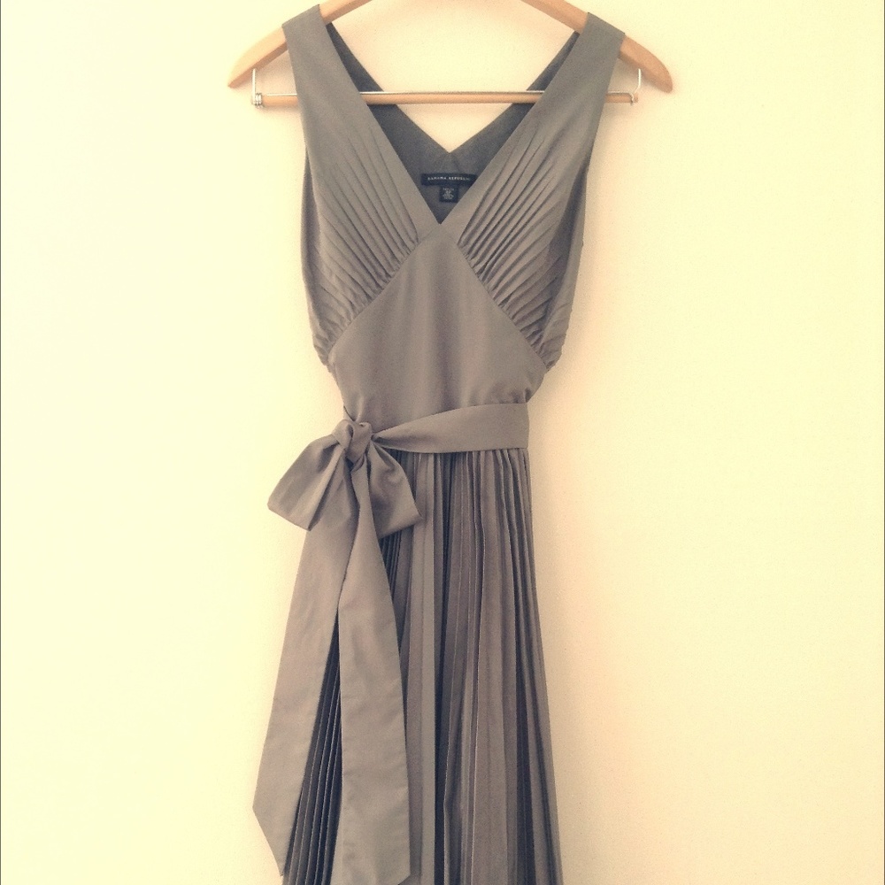 Gray Pleated Dress - Banana Rebublic - 4P